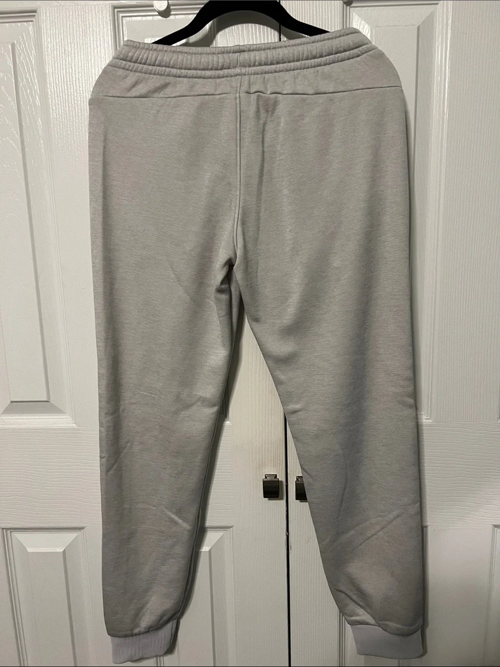 NWOT Under Armour Youth Light Gray Fleece Joggers with Black Logo Size YL
